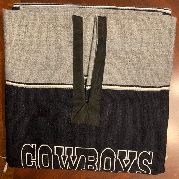 Cowboys poncho - Picture 3 of 3